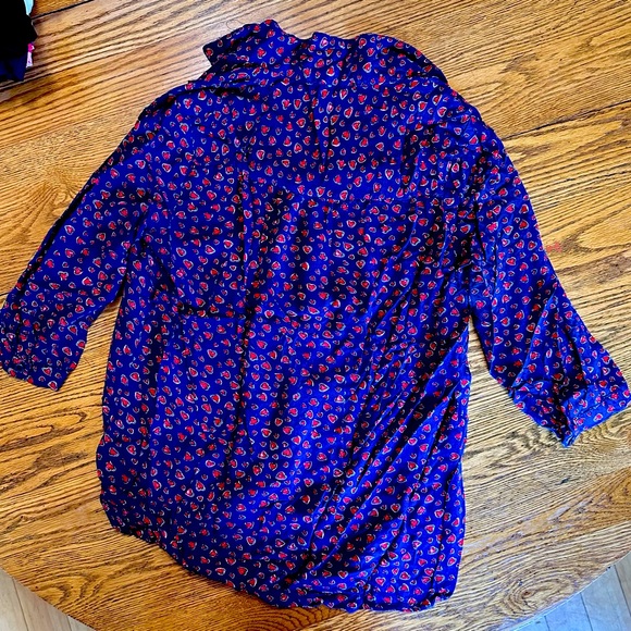 Anne Carson Medium pullover HEART blouse. V-neck. - Picture 2 of 2